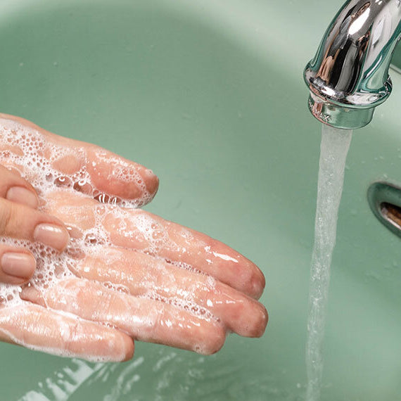 BETCHES: THE BEST HAND CREAMS TO MOISTURIZE YOUR DRY AF SKIN