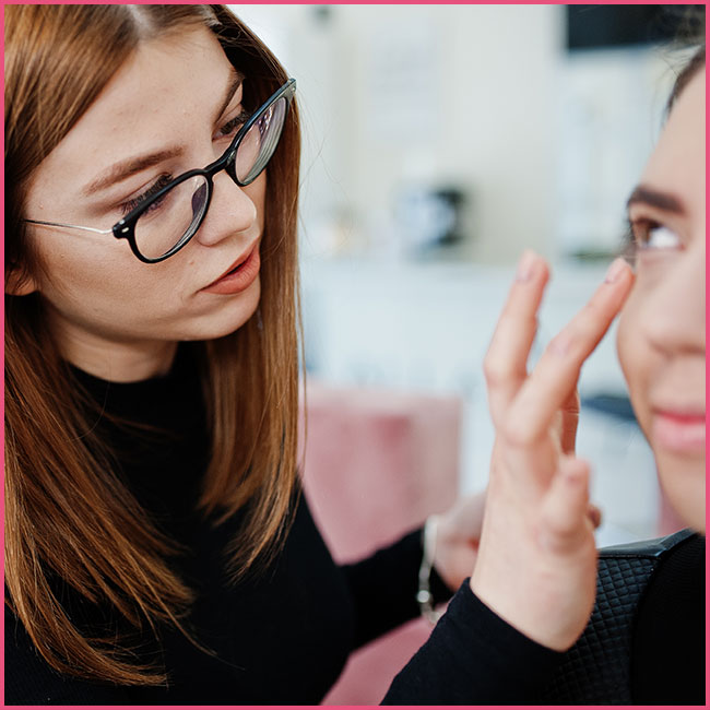 She Finds: How To Apply Skincare Products For Tighter, Smoother Skin According To A Celebrity Esthetician