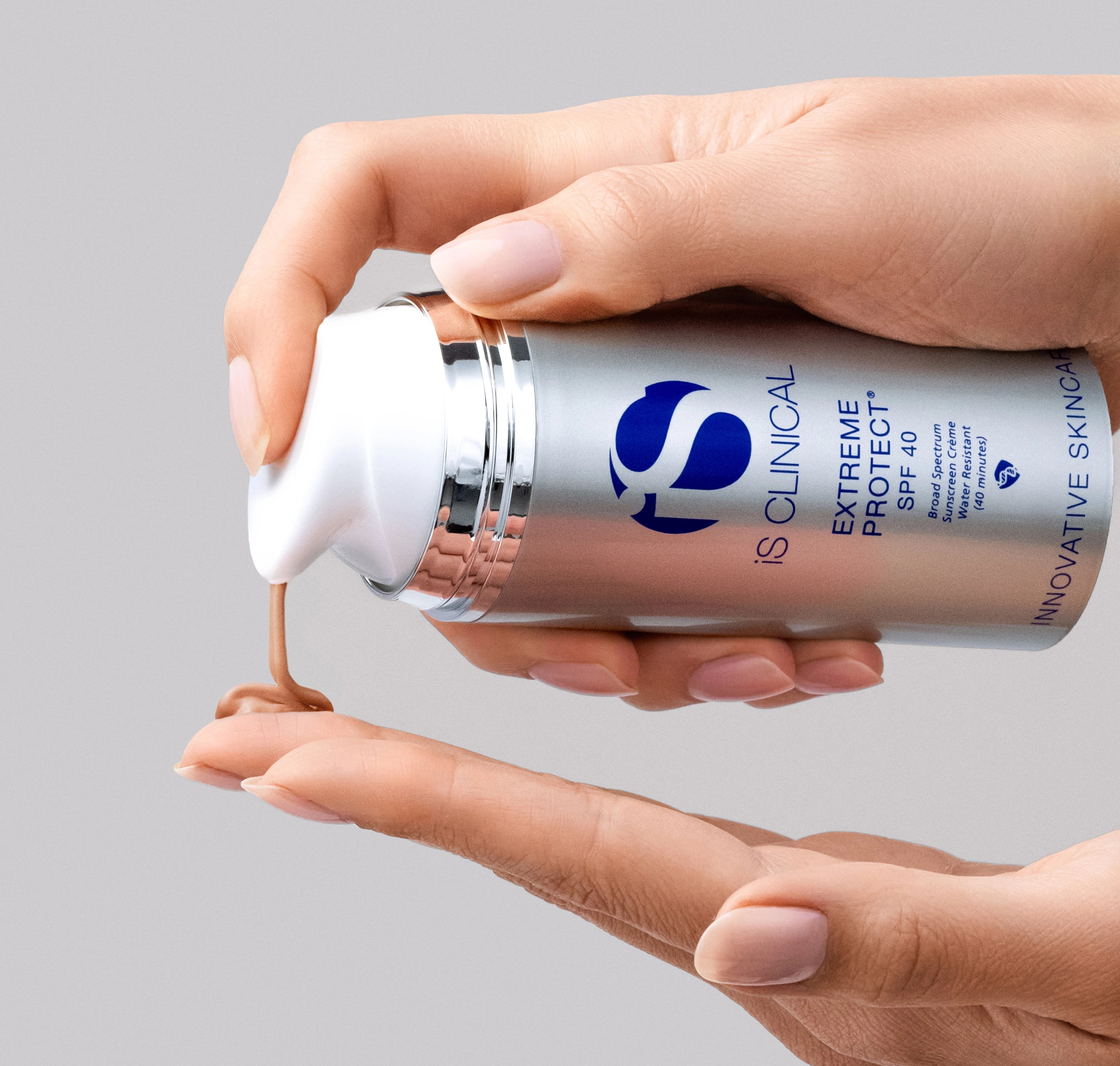 iS Clinical Extreme Protect SPF 40 Beige swatch
